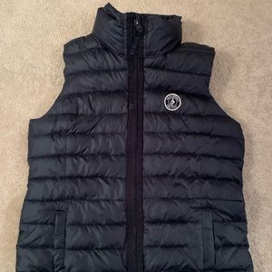 Abercrombie & Fitch navy puffer vest